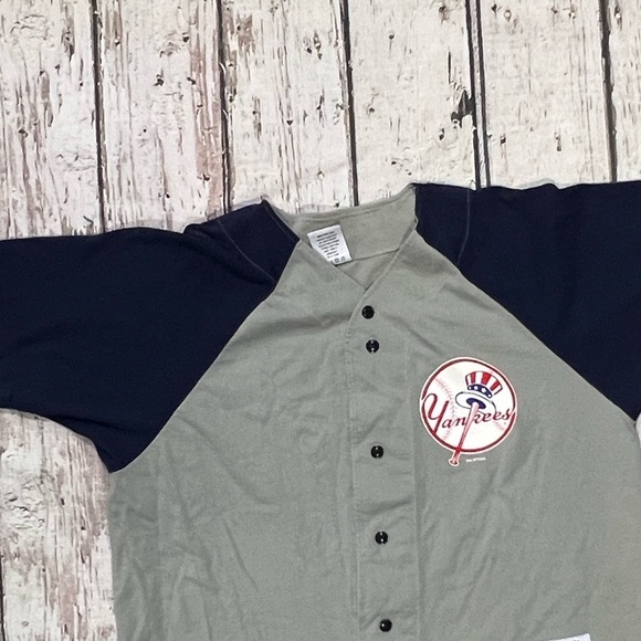 Vintage New York Yankees 2002 Gray MLB Baseball Sports Jersey Shirt - Picture 3 of 7